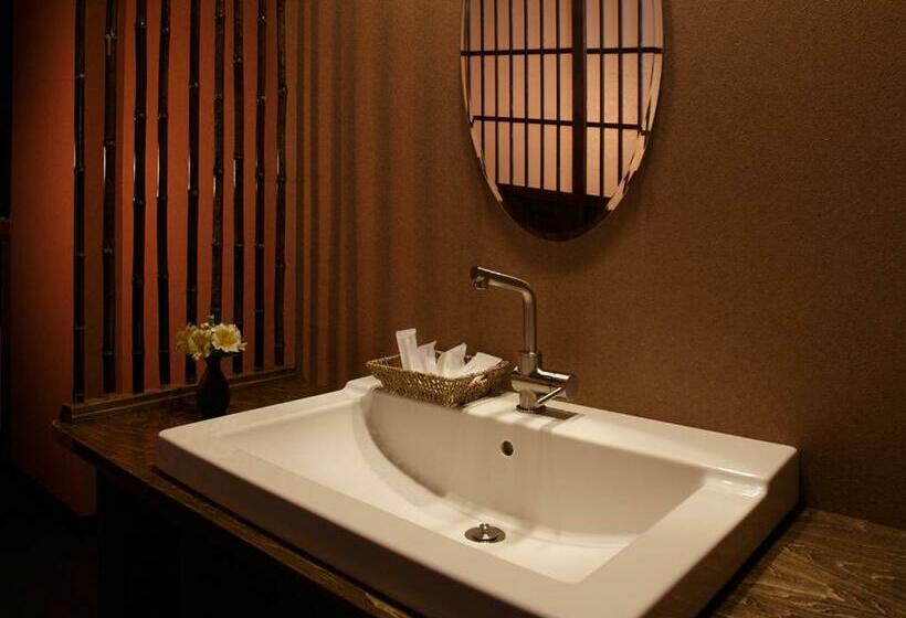 غرفة سوبيريور, Kutsurogijyuku Shintaki