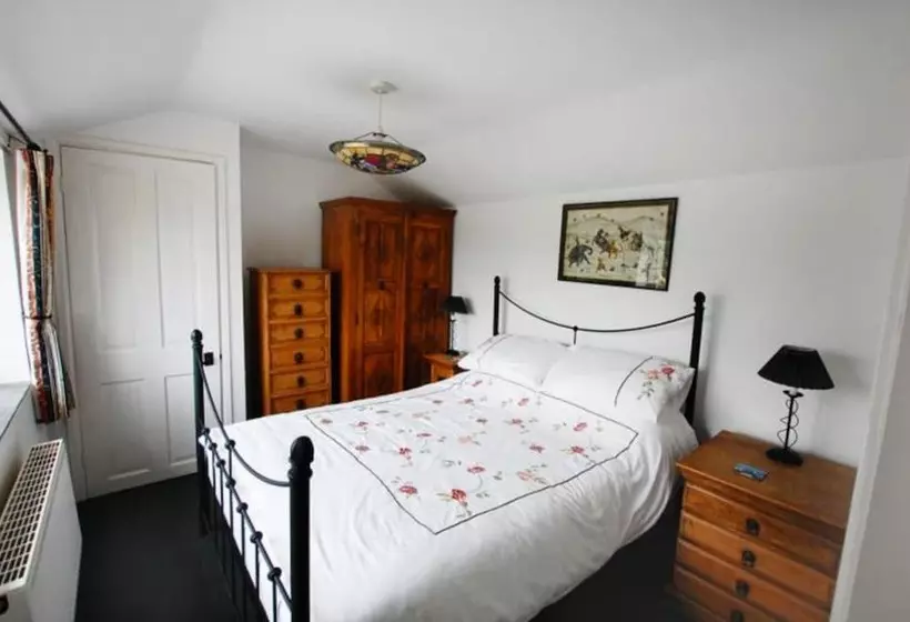 Talo 2 Makuuhuonetta, West Bowithick Cottages