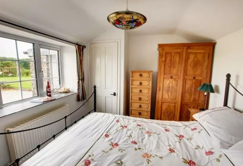 Talo 2 Makuuhuonetta, West Bowithick Cottages