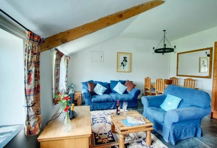Talo 2 Makuuhuonetta, West Bowithick Cottages