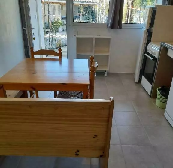 ガーデンビューファミリールーム, Chambres D Hôtes Chez Cécile à Lagnes