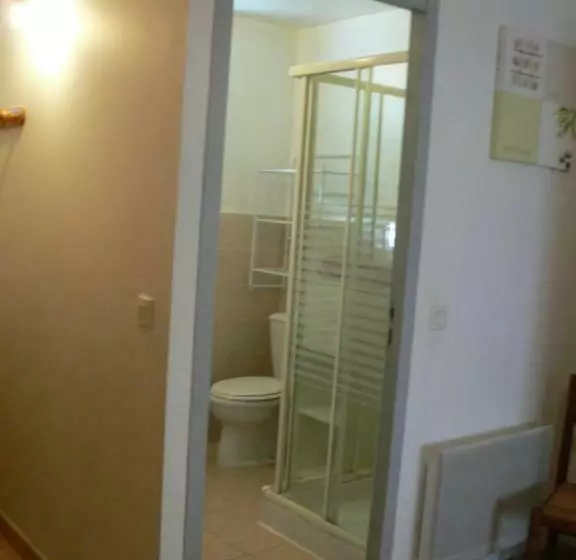 ガーデンビュースタンダード４ベッドルーム, Chambres D Hôtes Chez Cécile à Lagnes