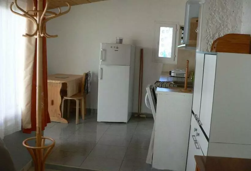 ガーデンビュースタンダード４ベッドルーム, Chambres D Hôtes Chez Cécile à Lagnes