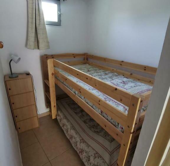 غرفة قياسية رباعية مطلة على الحديقة, Chambres D Hôtes Chez Cécile à Lagnes