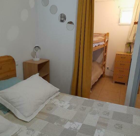 غرفة قياسية رباعية مطلة على الحديقة, Chambres D Hôtes Chez Cécile à Lagnes