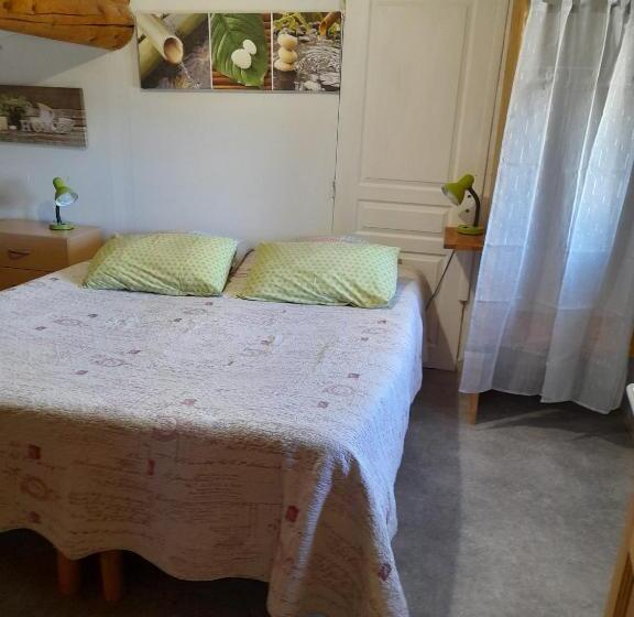 Семейный Номер Вид на Сад, Chambres D Hôtes Chez Cécile à Lagnes
