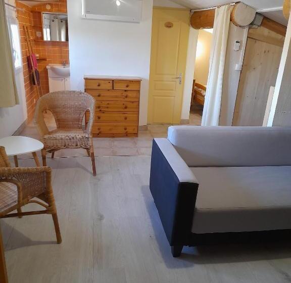 Семейный Номер Вид на Сад, Chambres D Hôtes Chez Cécile à Lagnes