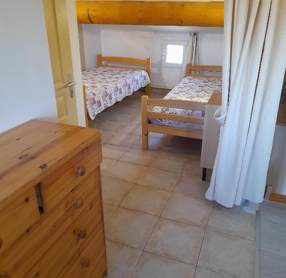 Семейный Номер Вид на Сад, Chambres D Hôtes Chez Cécile à Lagnes