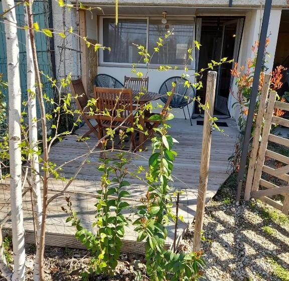 Семейный Номер Вид на Сад, Chambres D Hôtes Chez Cécile à Lagnes