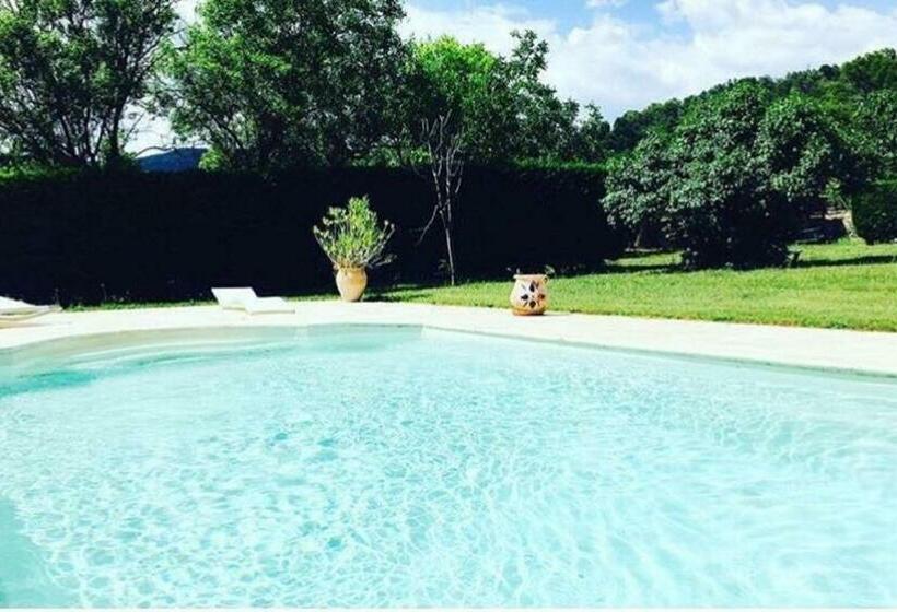 غرفة عائلية, La Vignarelle