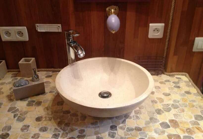 غرفة عائلية, La Vignarelle