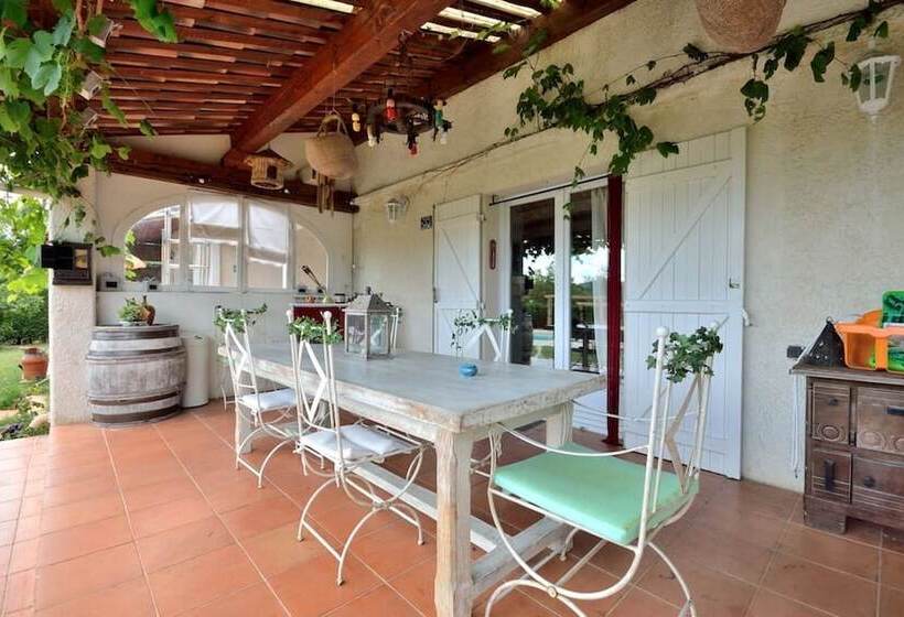 غرفة عائلية, La Vignarelle