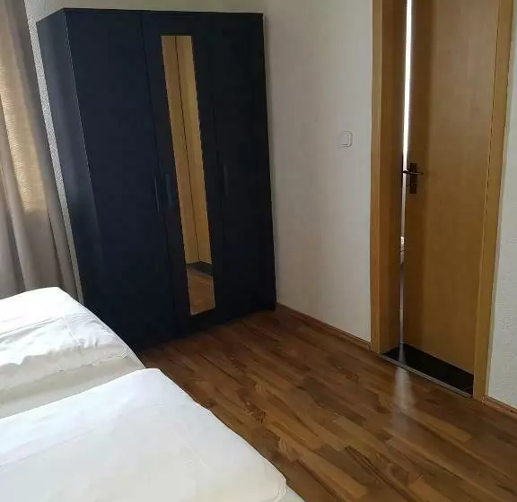 Standard Room, Domhof