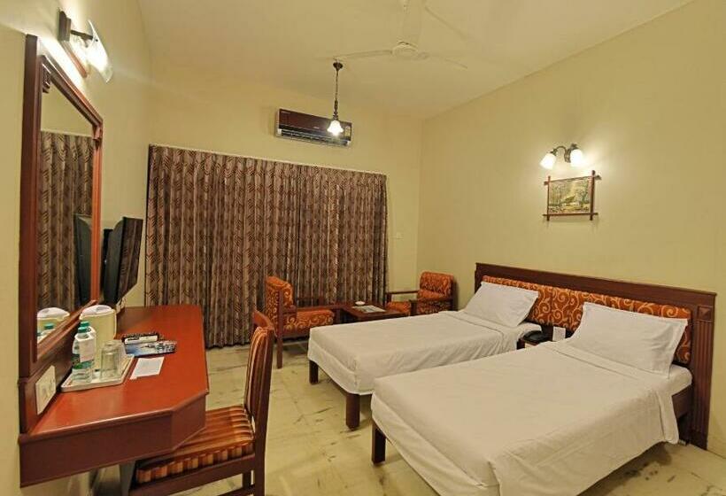 豪华房间, Gnanam