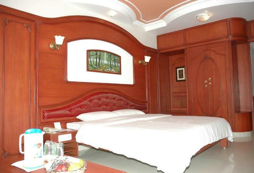 جناح جونيور, Gnanam