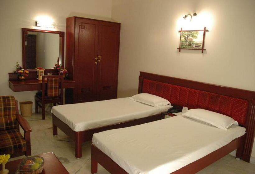 豪华房间, Gnanam