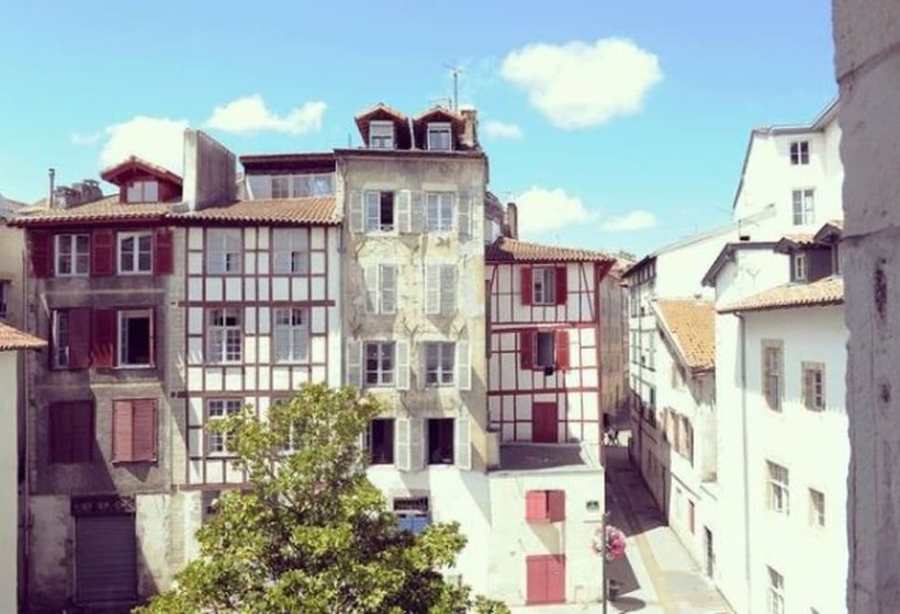プレステージルーム, Des Basses Pyrenees  Bayonne