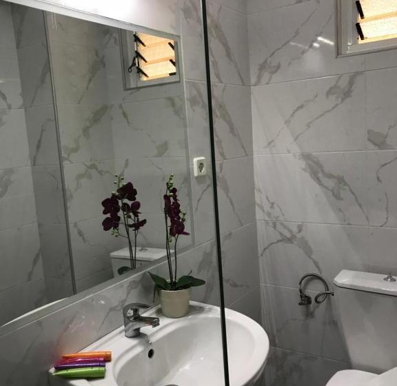 اتاق استاندارد سه تخته با چشم‌انداز, Joy