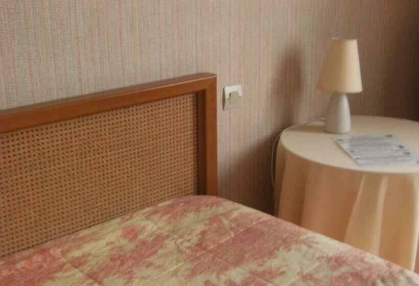 غرفة قياسية, Le Soleil D'or