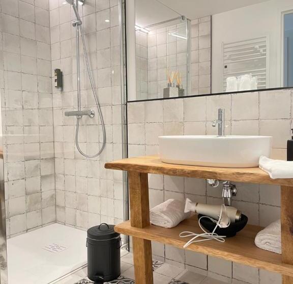 キングサイズベッドのスタンダードルーム, Logis Hôtels Gnàc é Pause