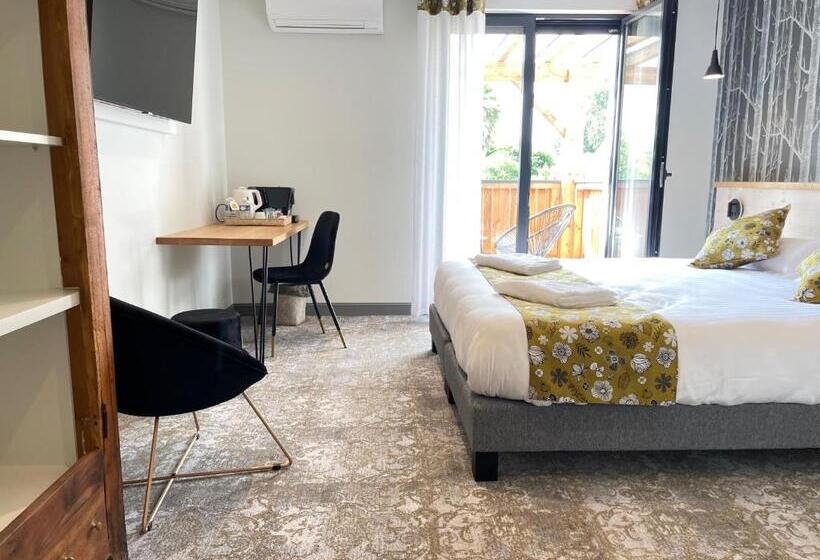 キングサイズベッドのスタンダードルーム, Logis Hôtels Gnàc é Pause