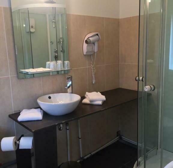 스탠다드 트리플 룸, Restaurant Cousseau