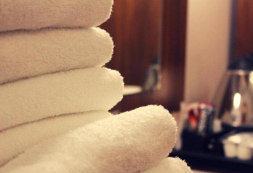 Номер Basic, The Royal Alexandra