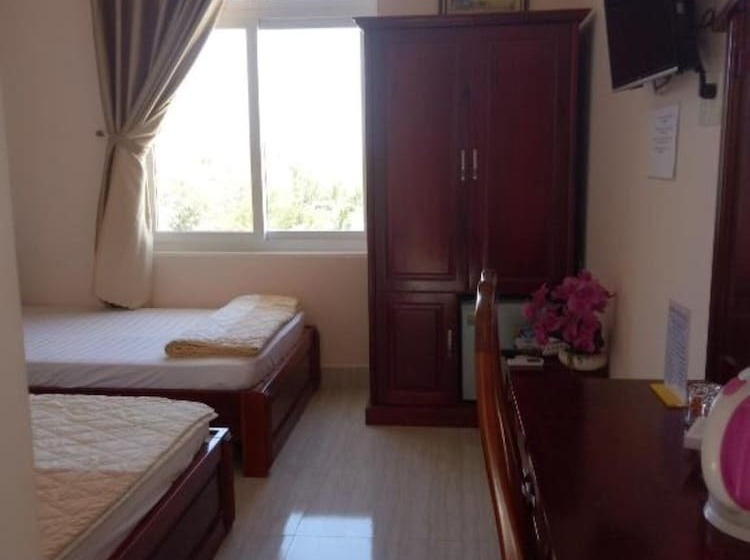 اتاق استاندارد سه نفره, Trung Hau
