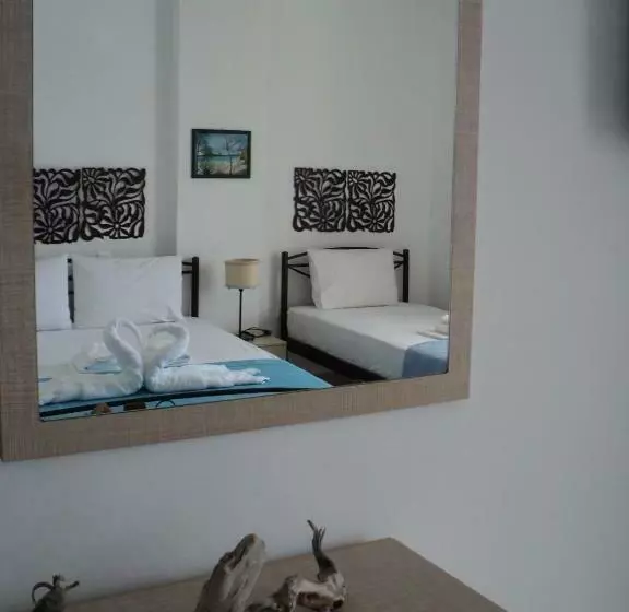 Deluxe Kolmen Hengen Huone Merinäkymä, Vila Kosteli