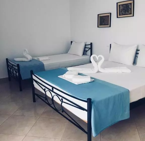 Classic Kolmen Hengen Huone, Vila Kosteli
