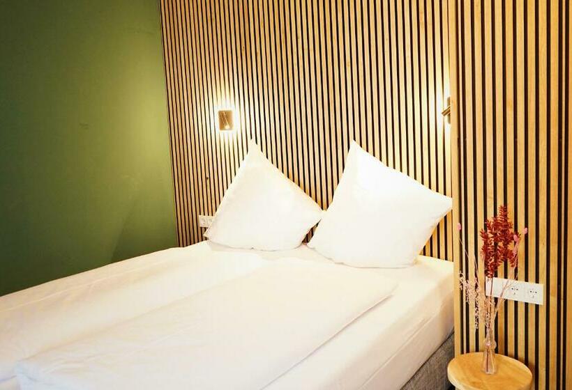 غرفة قياسية, Xenia Flensburg