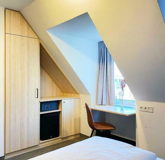 غرفة قياسية, Xenia Flensburg