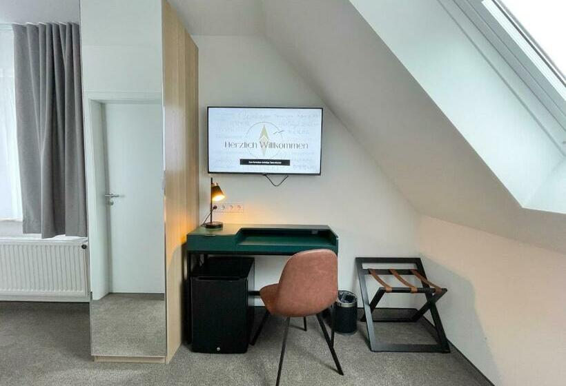 غرفة قياسية فردية, Xenia Flensburg