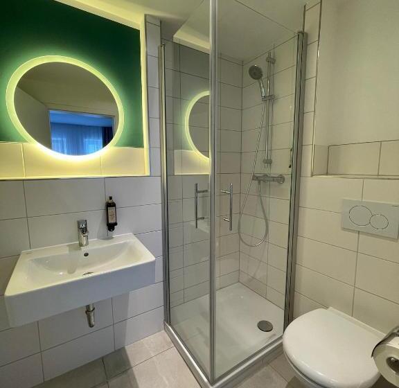 غرفة قياسية ثلاثية, Xenia Flensburg