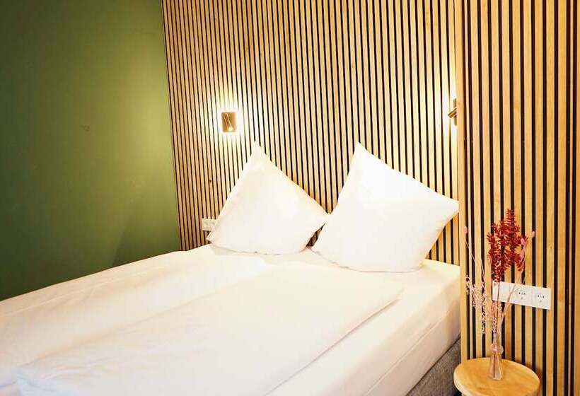 غرفة قياسية, Xenia Flensburg