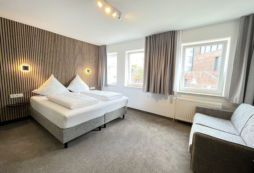 غرفة قياسية ثلاثية, Xenia Flensburg