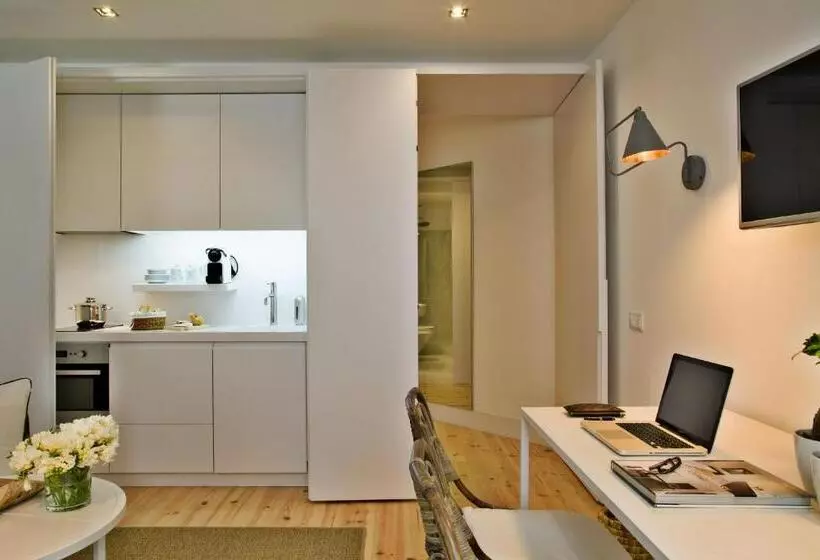 Superior-studio, Lisbon Five Stars Apartments Combro 77