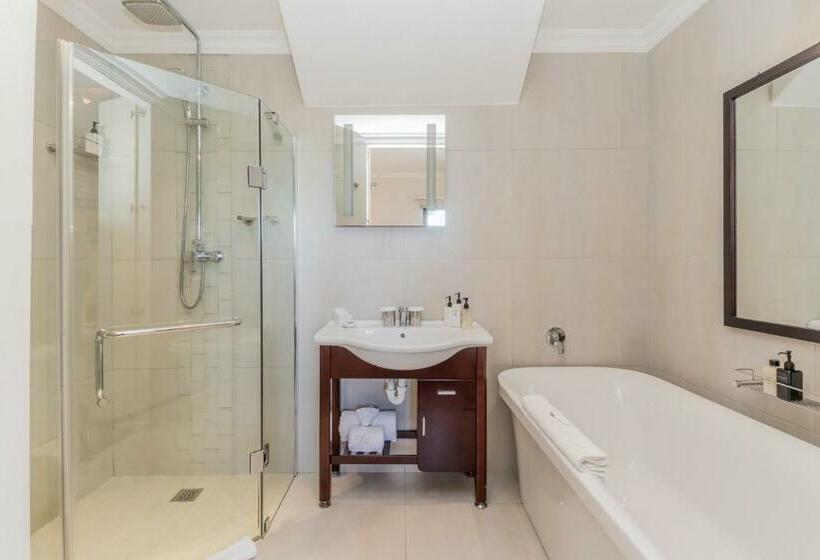 חדר דחוקס עם מיטת קינג, Fernwood Manor Boutique Guest House