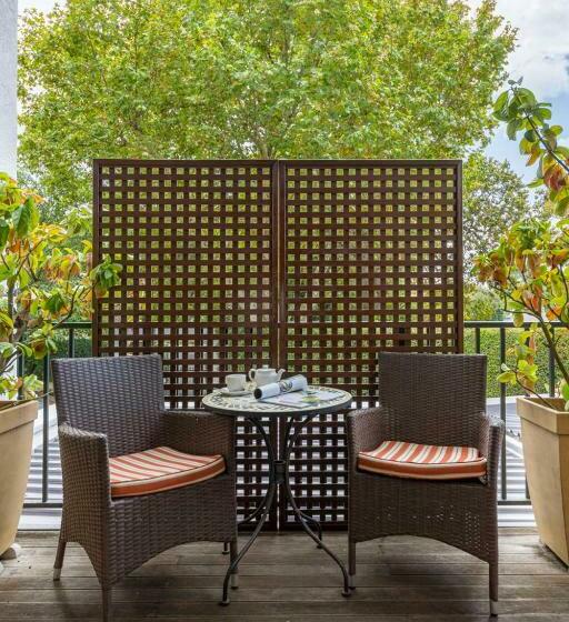 חדר דחוקס עם מיטת קינג, Fernwood Manor Boutique Guest House