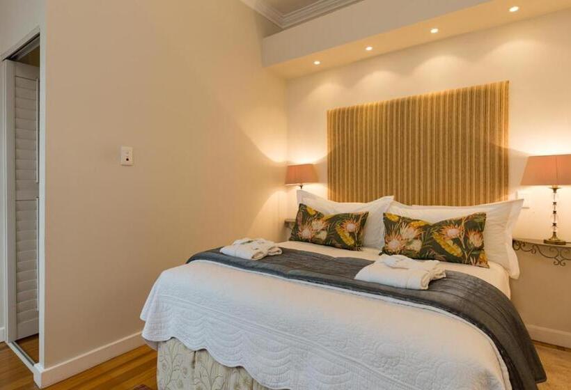جناح عائلي, Fernwood Manor Boutique Guest House
