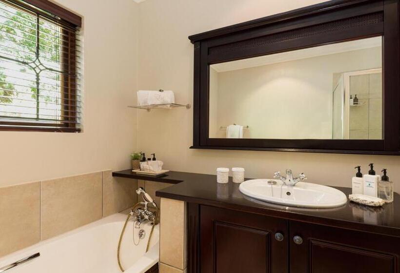 חדר דלוקס נוף לגינה, Fernwood Manor Boutique Guest House