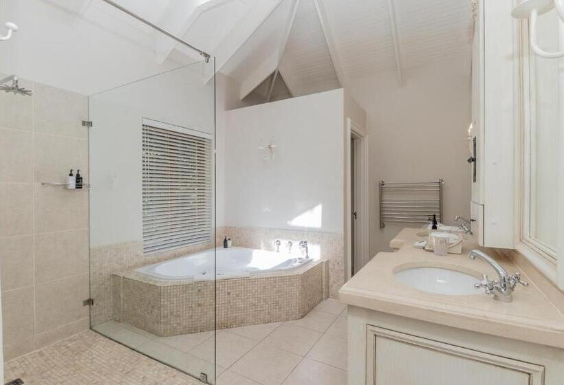 جناح إدارى, Fernwood Manor Boutique Guest House