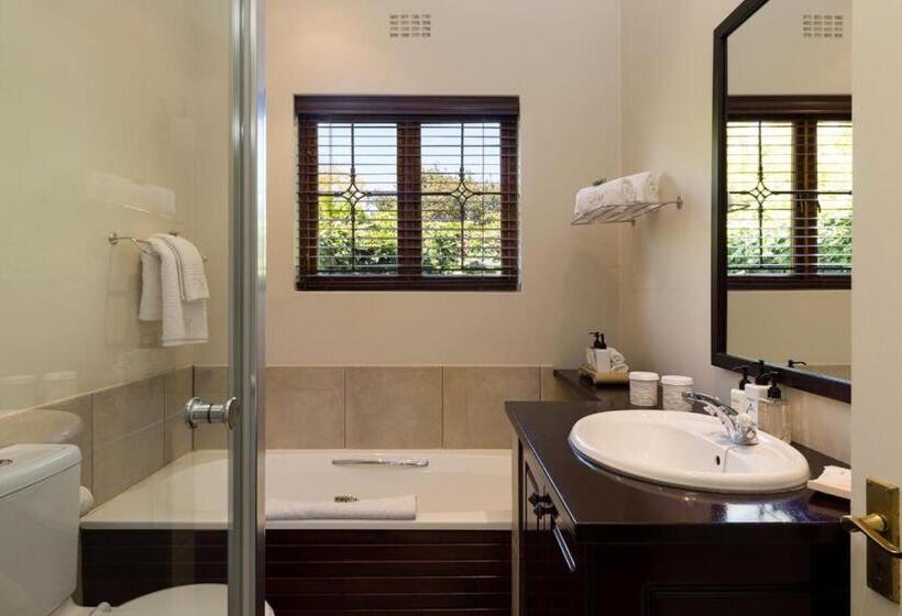 חדר דלוקס נוף לגינה, Fernwood Manor Boutique Guest House