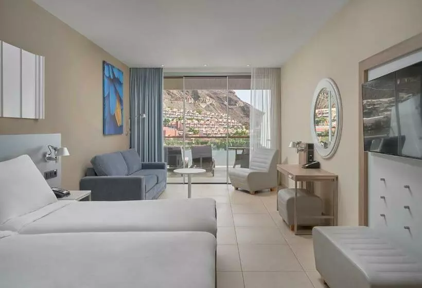 プールの見えるスーペリアルーム, Radisson Blu Resort & Spa, Gran Canaria Mogan