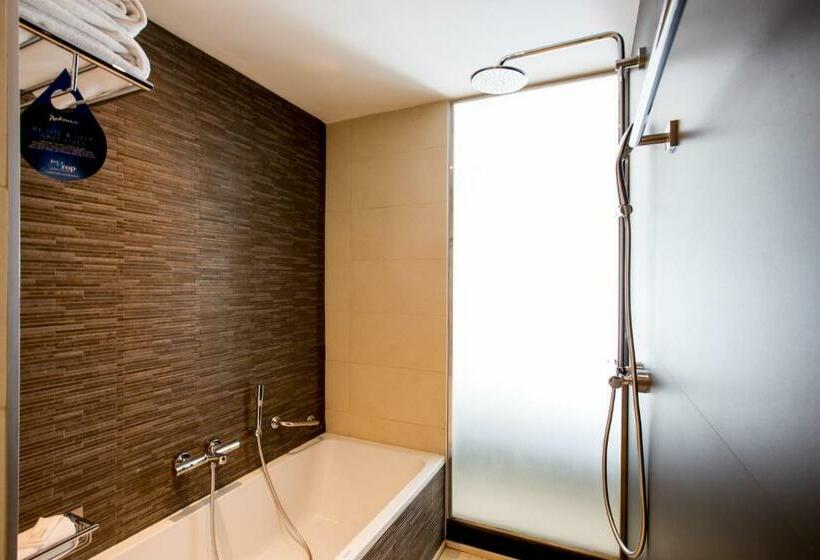 Номер Superior Вид на Бассейн, Radisson Blu Resort & Spa, Gran Canaria Mogan