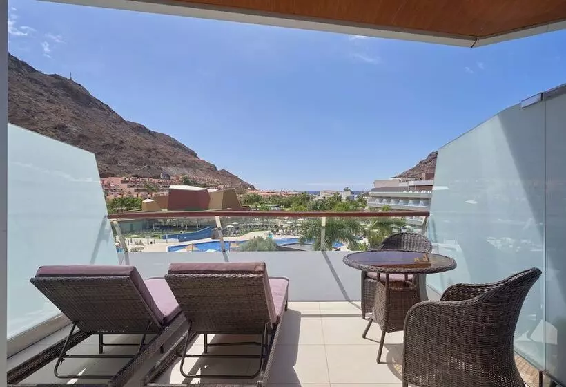 プールビューのプレミアムルーム, Radisson Blu Resort & Spa, Gran Canaria Mogan