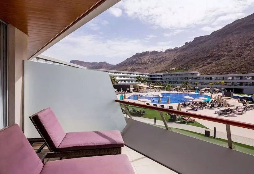 プールの見えるスーペリアルーム, Radisson Blu Resort & Spa, Gran Canaria Mogan