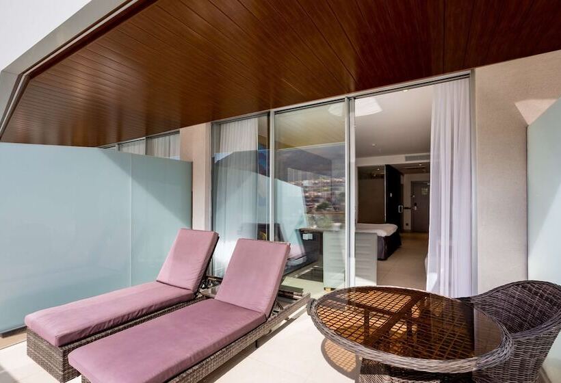 Номер Superior Вид на Бассейн, Radisson Blu Resort & Spa, Gran Canaria Mogan