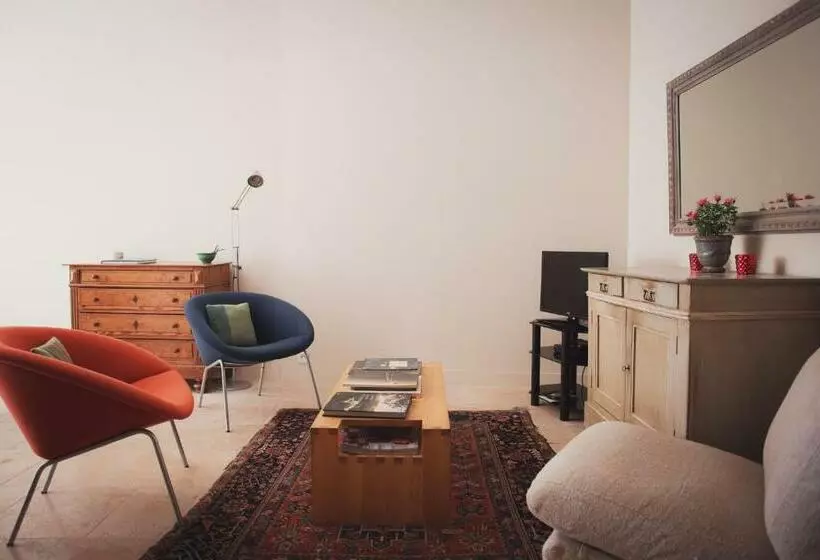 デラックススタジオ, Ancienne Maison Des Gardes