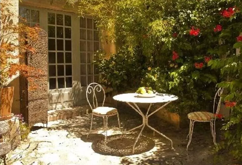 インサイドのスタンダードスタジオ, Ancienne Maison Des Gardes